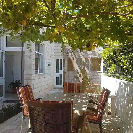 Apartman Dijana شقة *